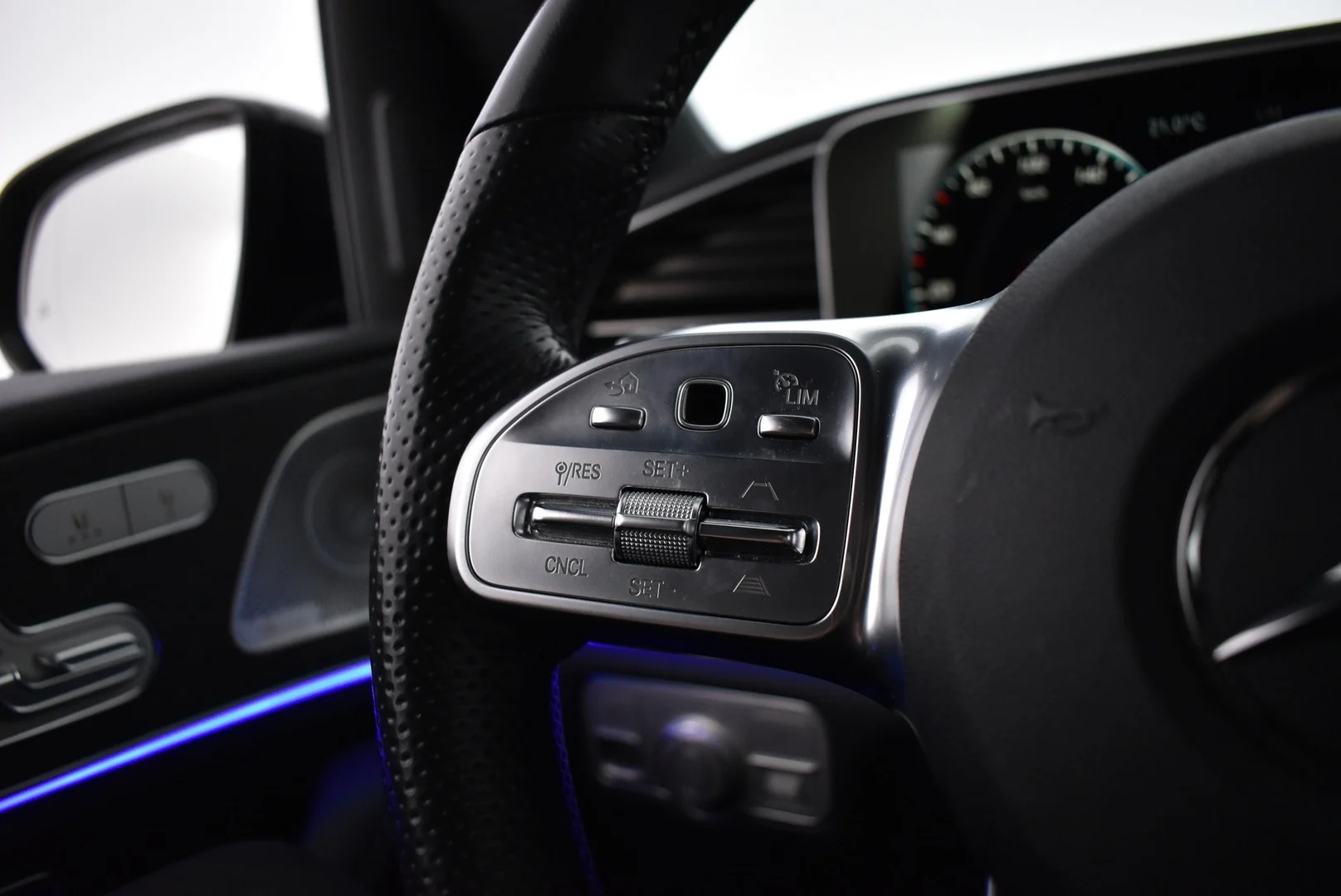 Car Image - 3oV7QXH3MQfszv42GSi5zl
