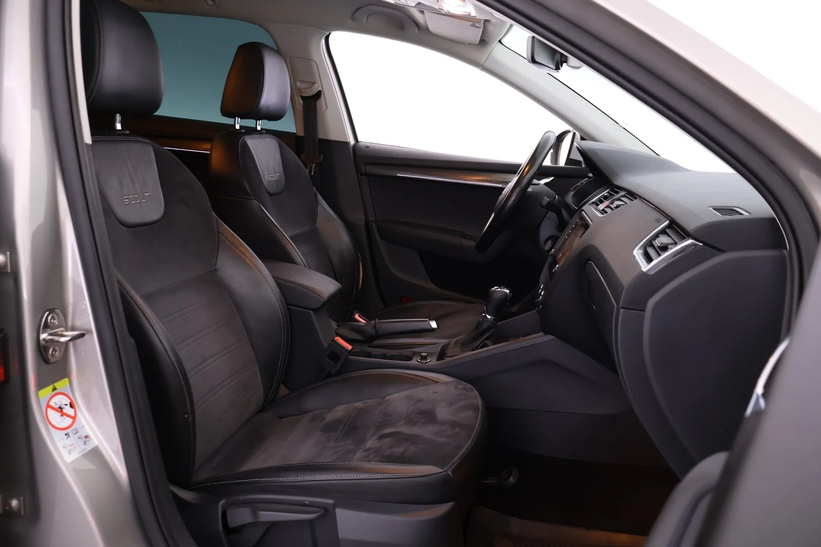Car Image - 3dkMxoSwl1GNfjNGAokHif