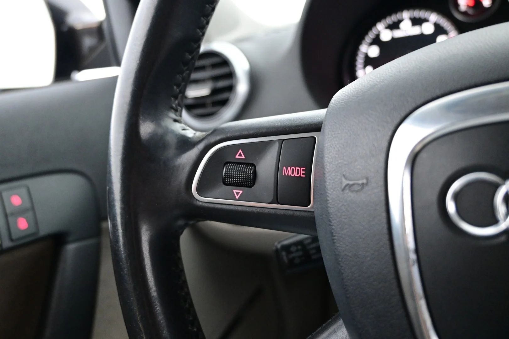Car Image - 6D4QNfOpc7V3AVfXlB1wYA