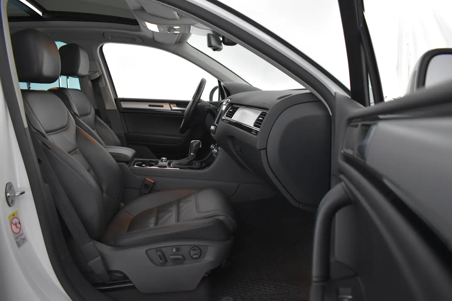 Car Image - 2a7h2zXA7gkyf8r9iN0F8V