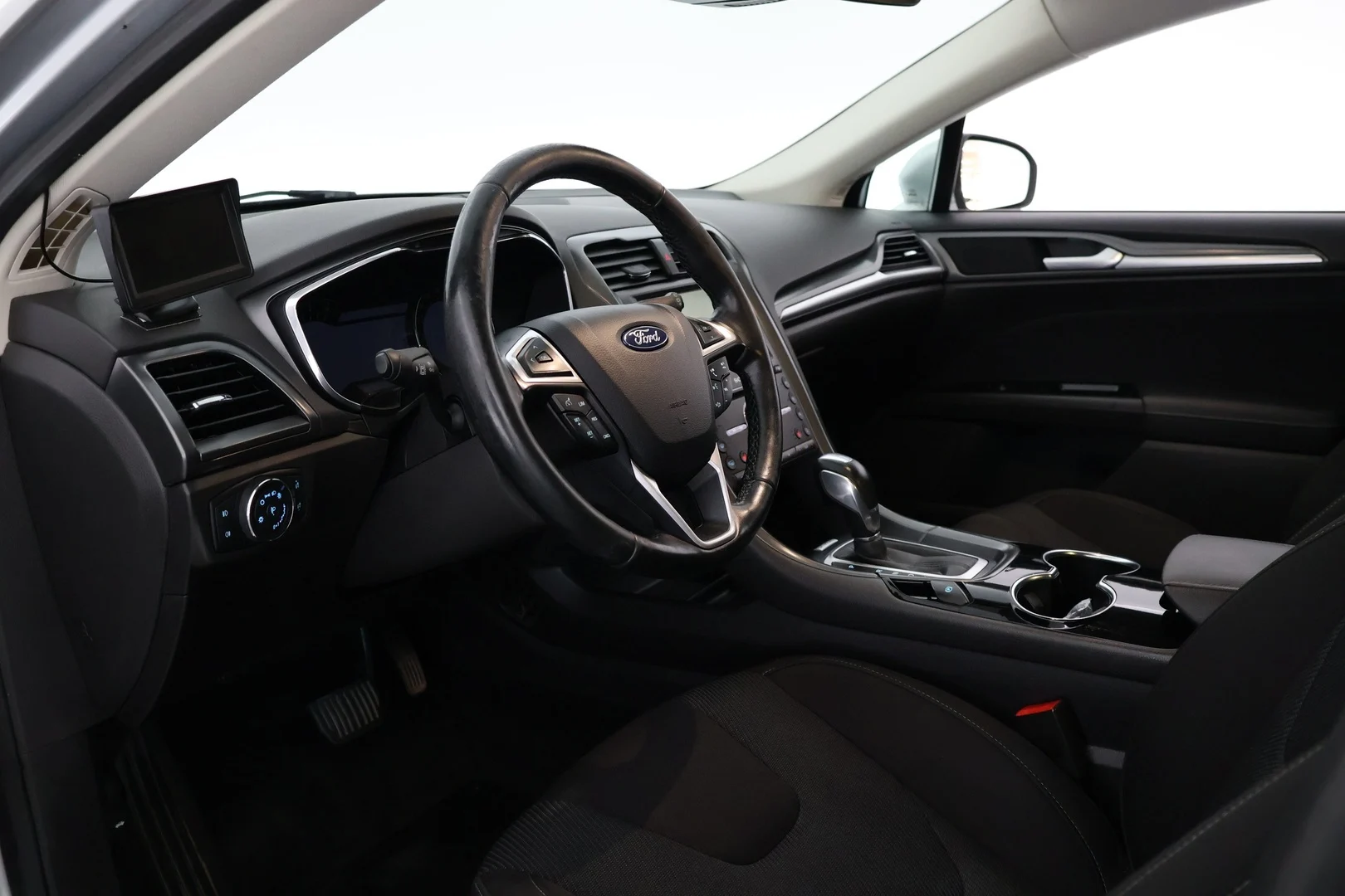 Car Image - 5VjyBknPQDnhwYeOqzQ6xf