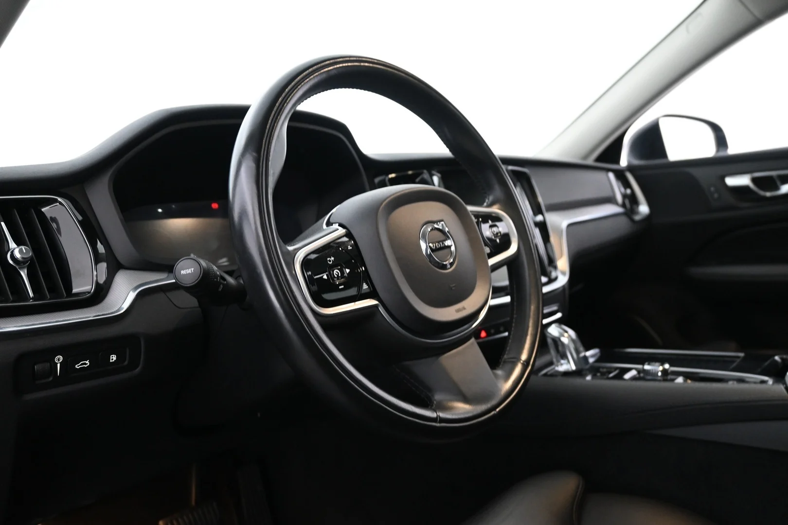 Car Image - 6oaWxw5sNogASiD0FxAfGR