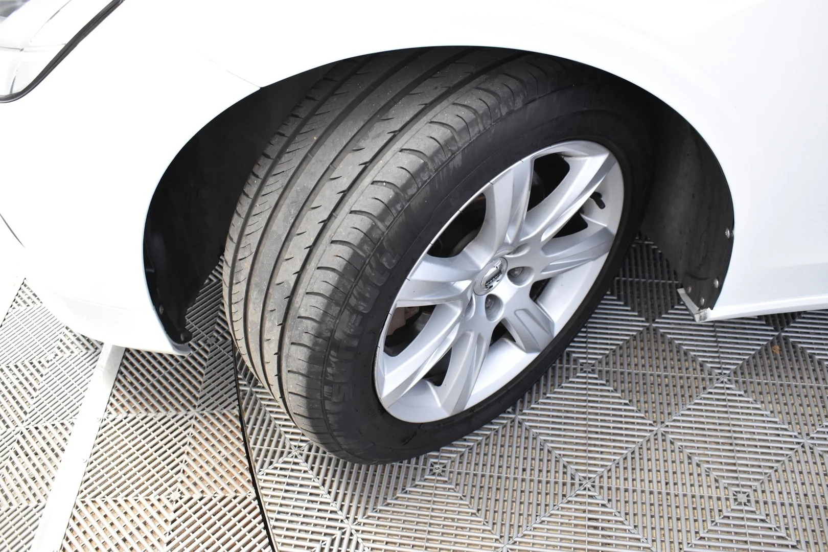 Car Image - tFOAOhOD4BdDo0jyYmb40