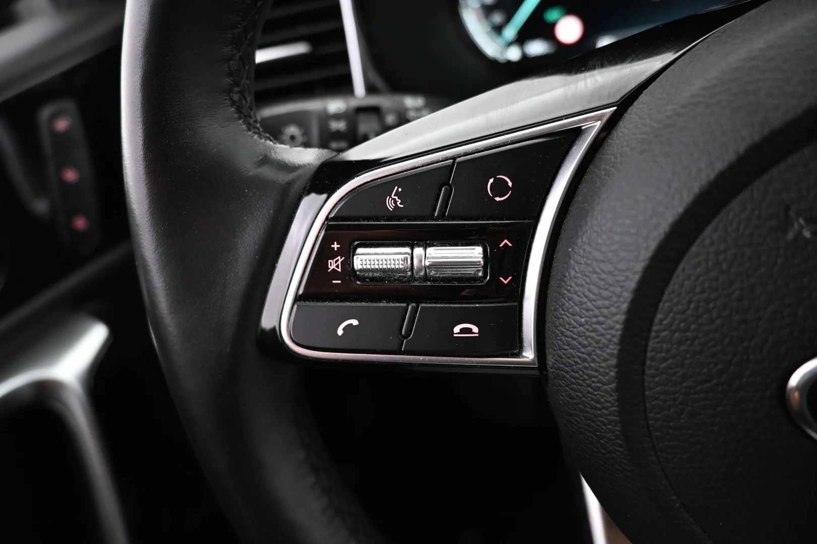 Car Image - 4hMT0KRBMiB6LQ3gkRXf9J