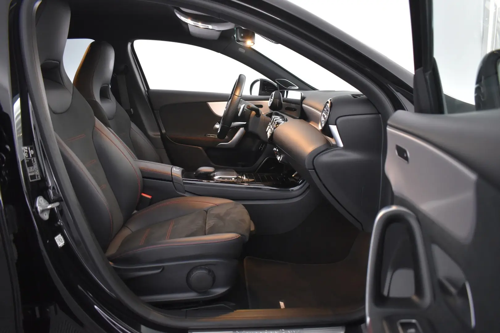 Car Image - 65i1ArUqrD26i5Yop890DL