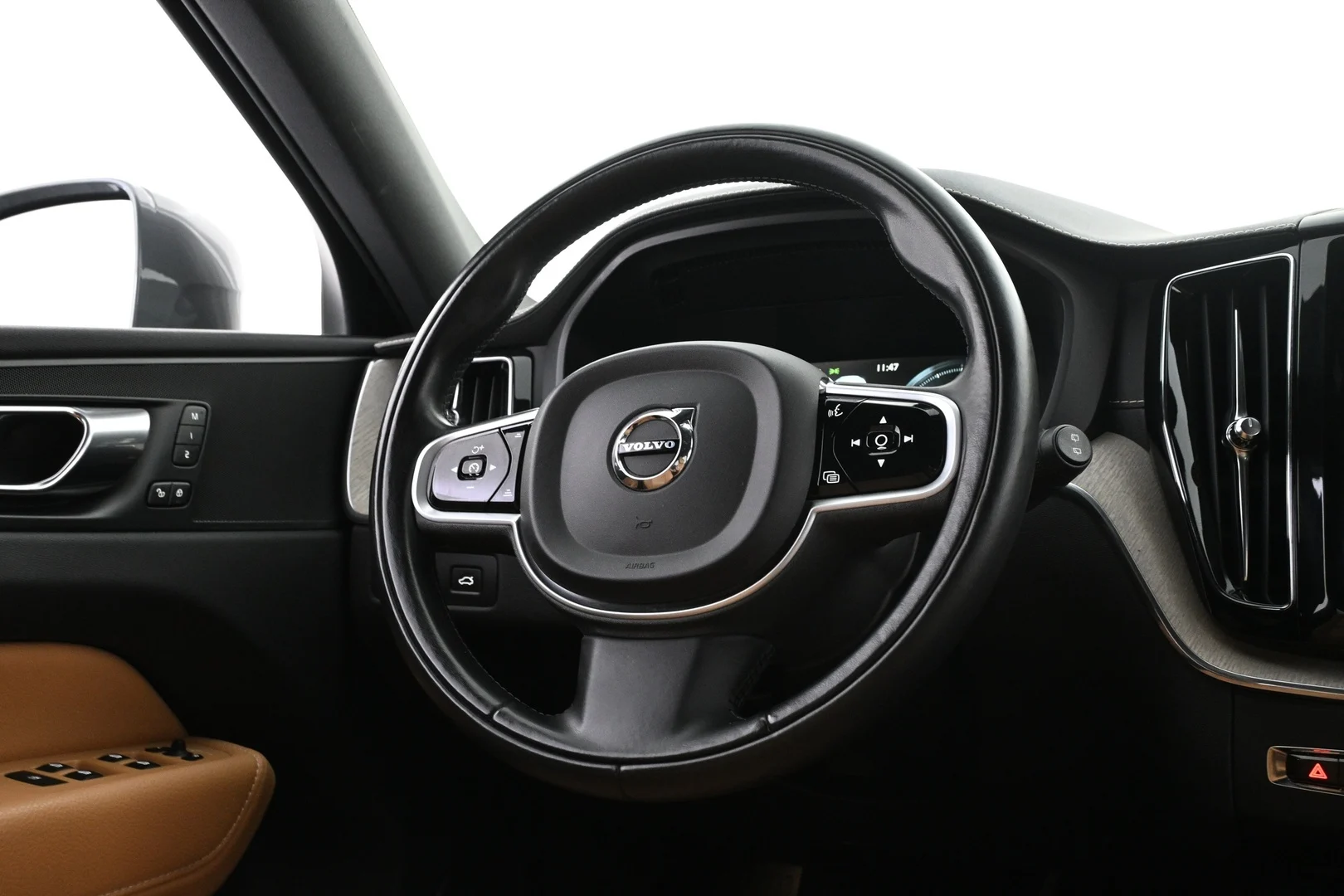 Car Image - 6n7DbnnDnJ0HikuwGhZUDe