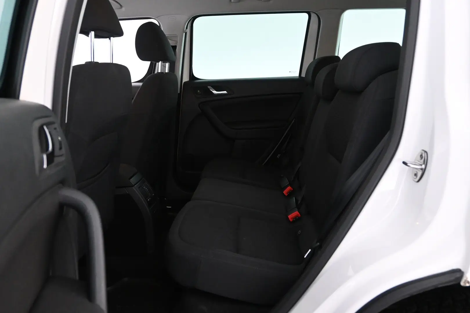 Car Image - 4kZSAhWKROUn5d8N0IbyMp