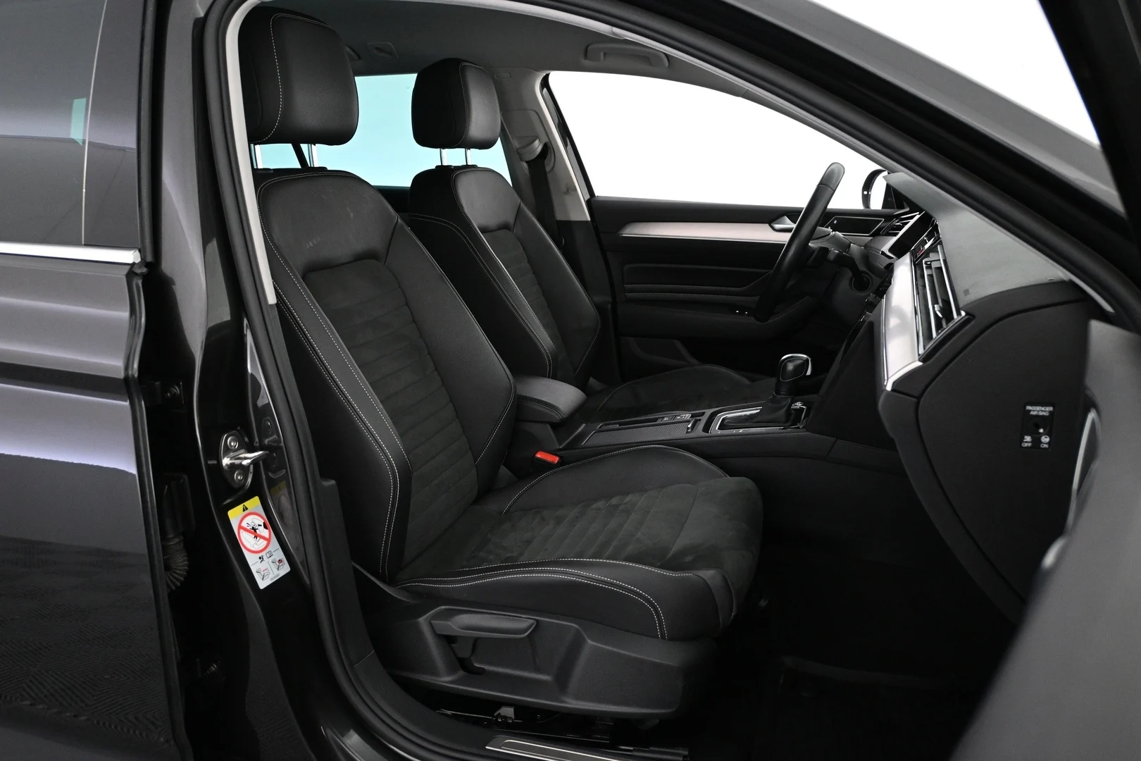 Car Image - 6GWdNznBUwsyxVcr3MGaMb
