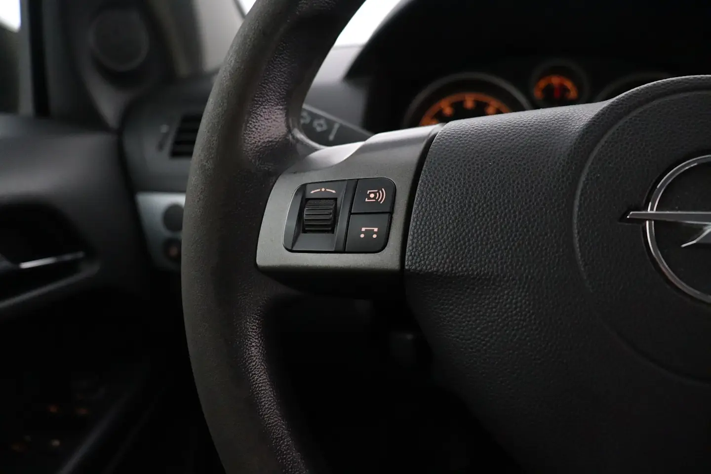 Car Image - 3AGoQcn87OfXCDOnvGxtk9