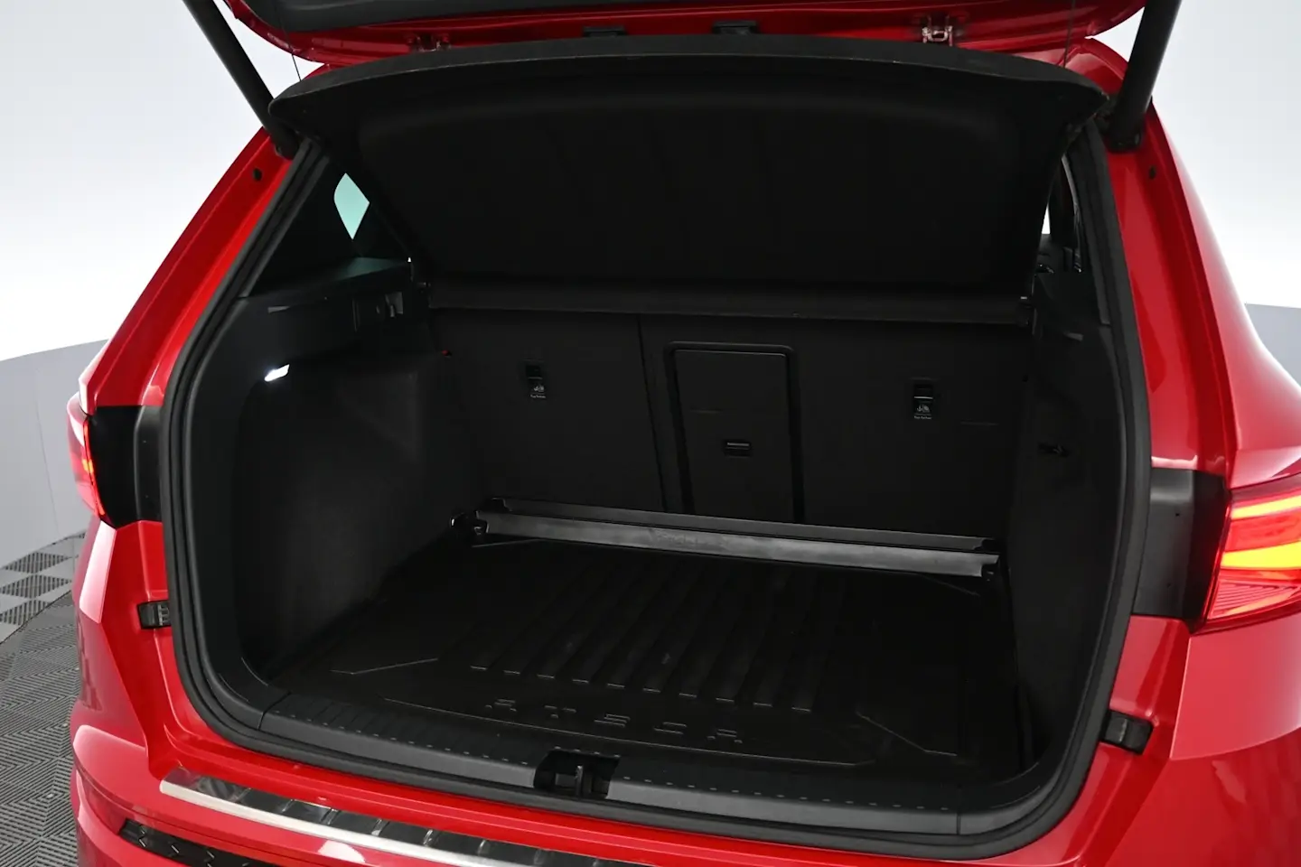 Car Image - 6N1DuB8dRPJ3tVGysPoduF