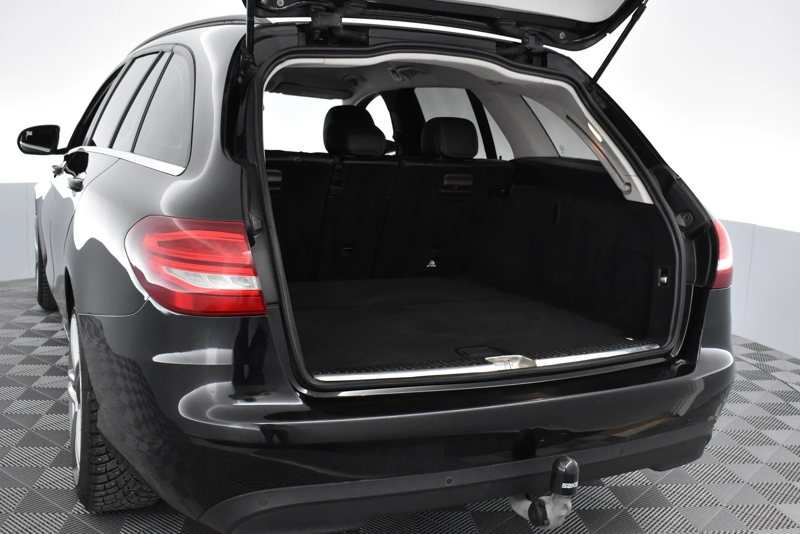 Car Image - ifeLo4KNeiWyfaKPE7Fpo