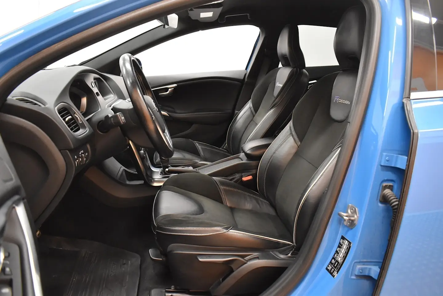Car Image - cry0XoROoT7OsgQas8mGt