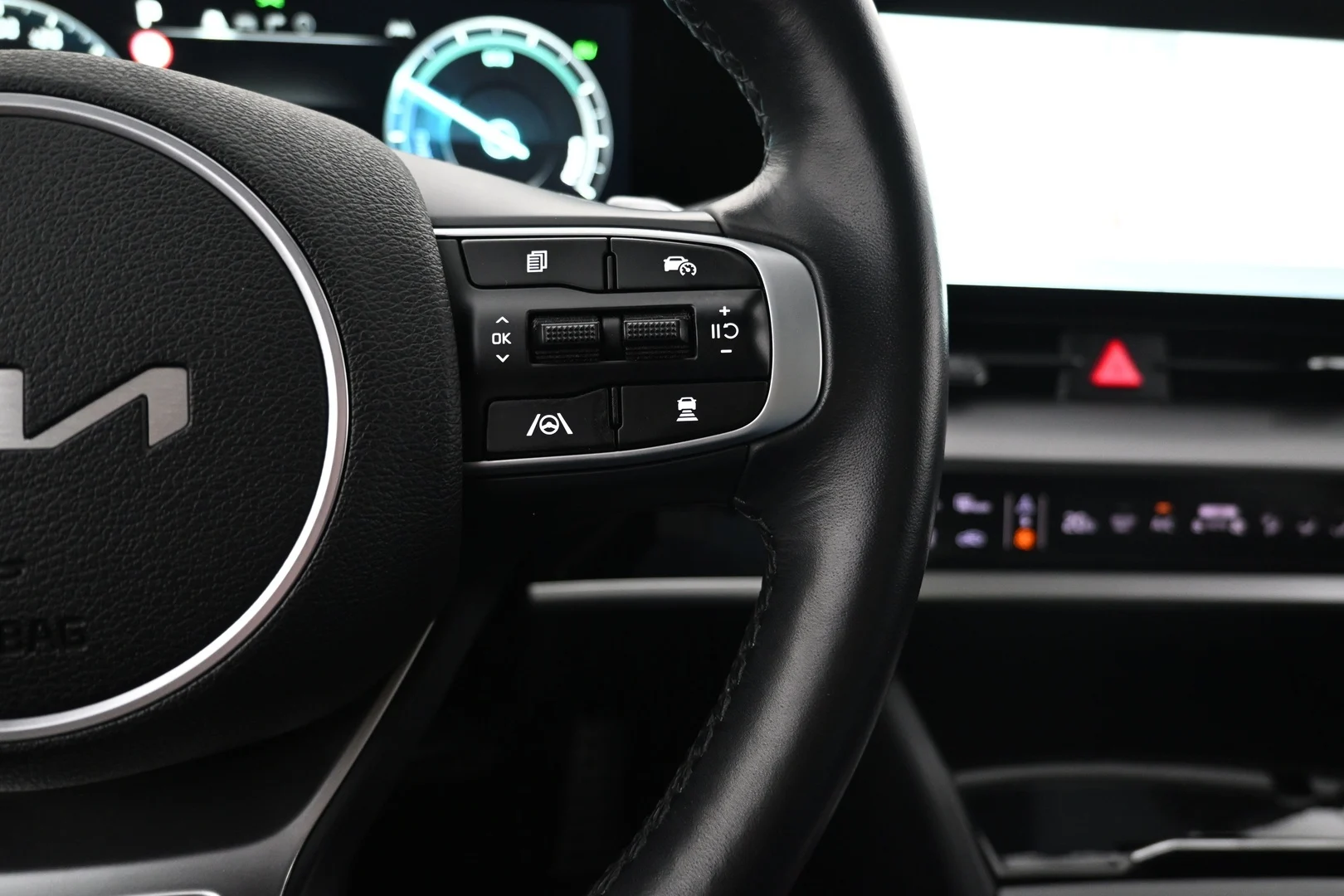 Car Image - 1bntEeaDl5xSw17Z2jUWD4