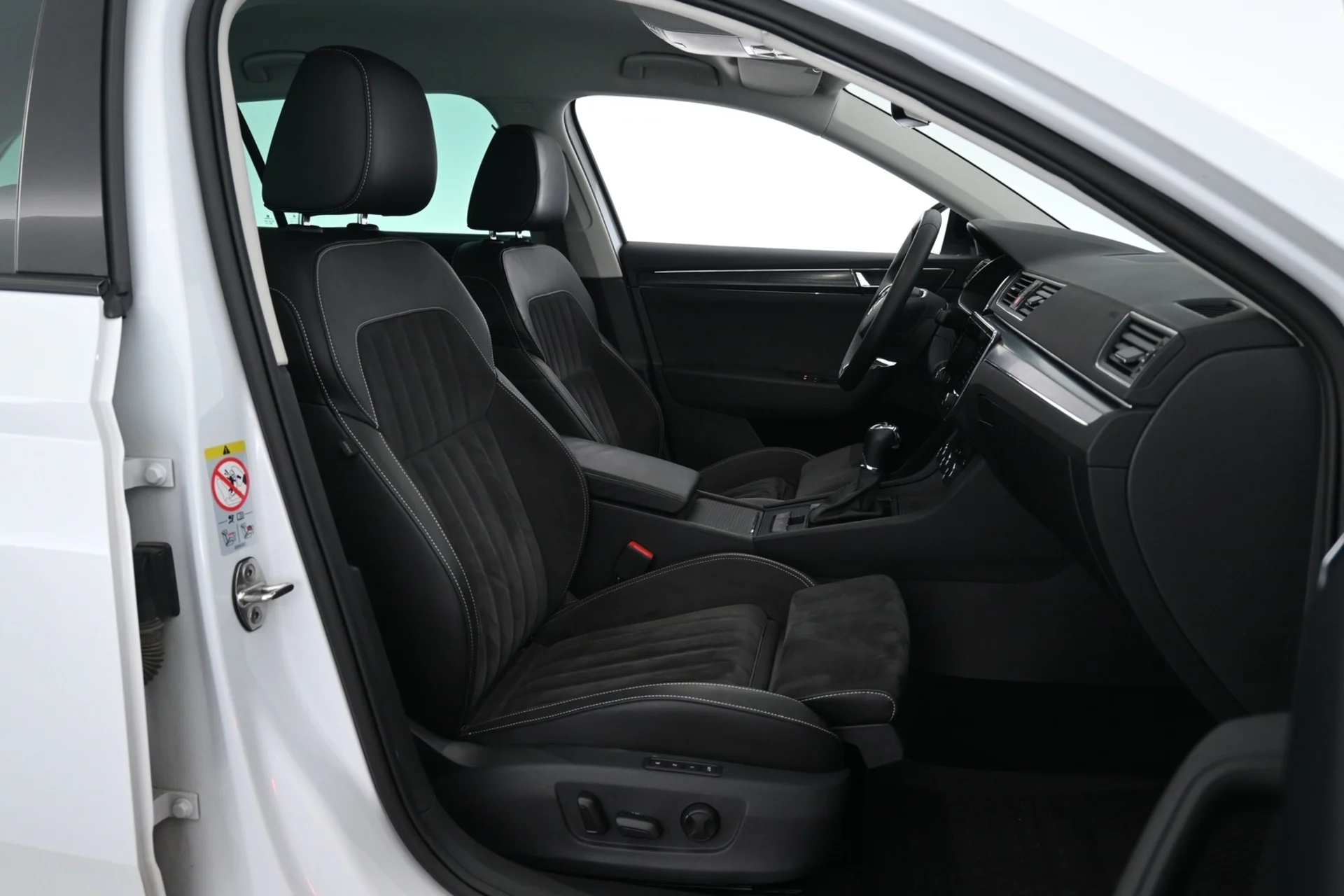 Car Image - Pwitx3Zqt6vrQSTGVYUG8
