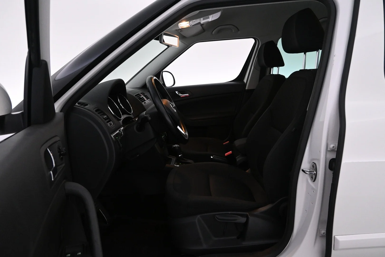 Car Image - 4kZSAhWKROUn5d8N0IbyMp