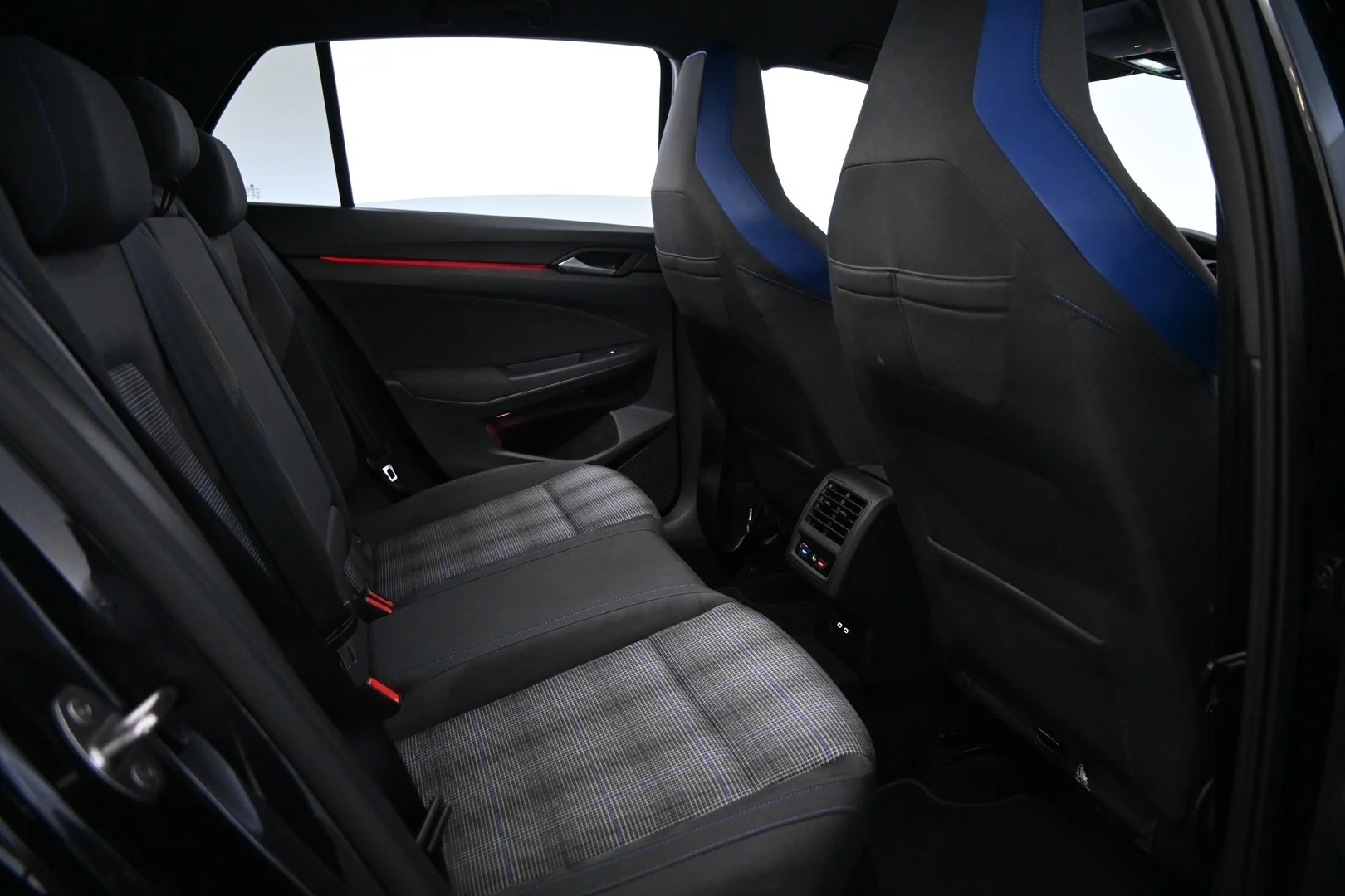 Car Image - Vw2KNLfmvZ33FWEg09jFe