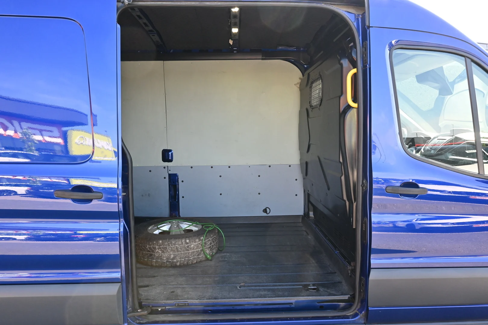 Car Image - 2kTeNvrbifuB3Ot6yRUzte