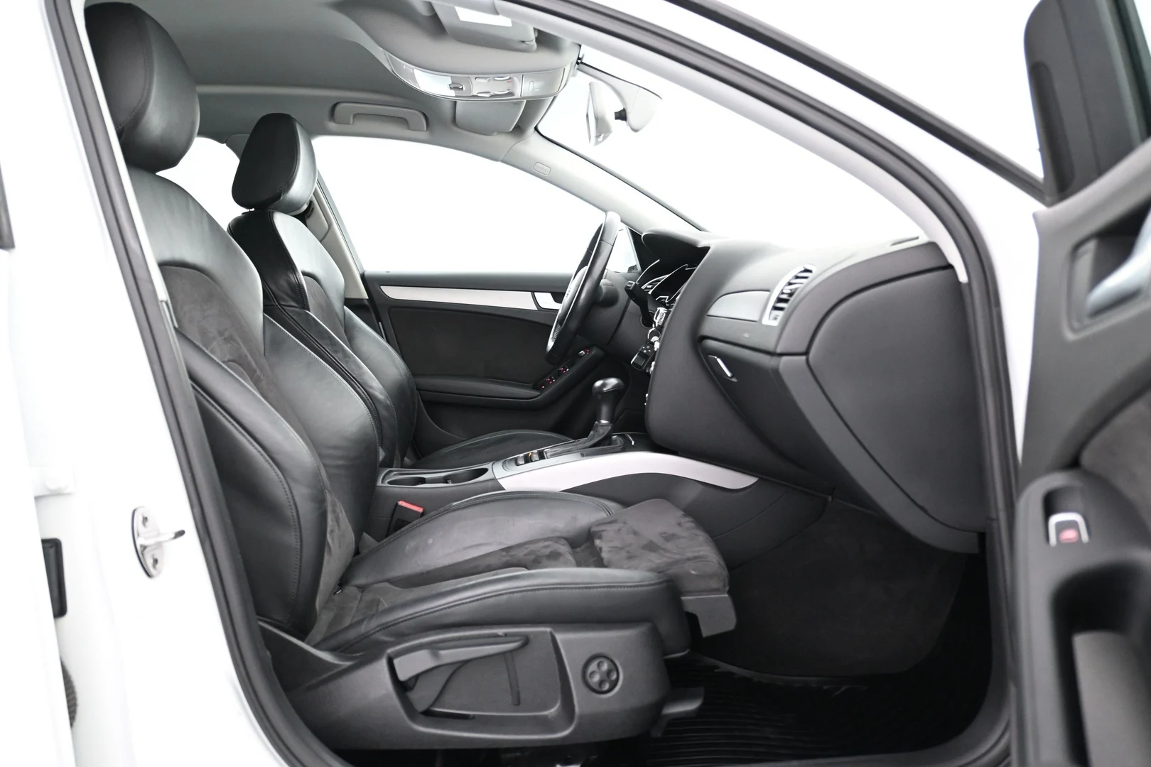 Car Image - 1I4Q5ZaAi8uC6C27sGRU5C