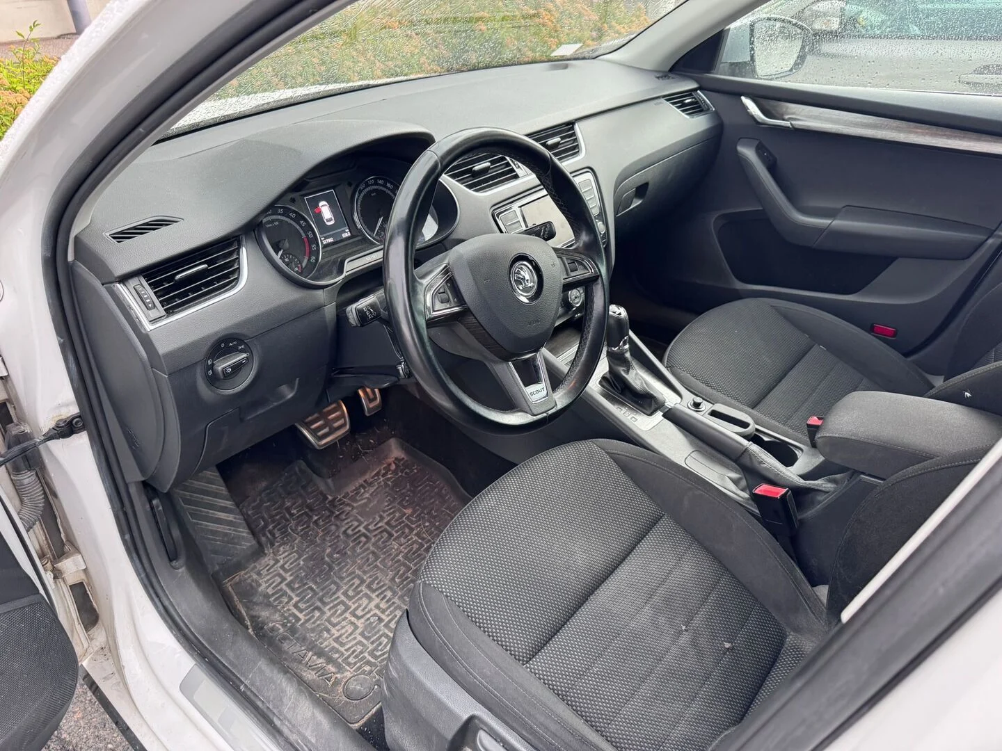 Car Image - 49YOZb3wDghqZjPTQPLRjT
