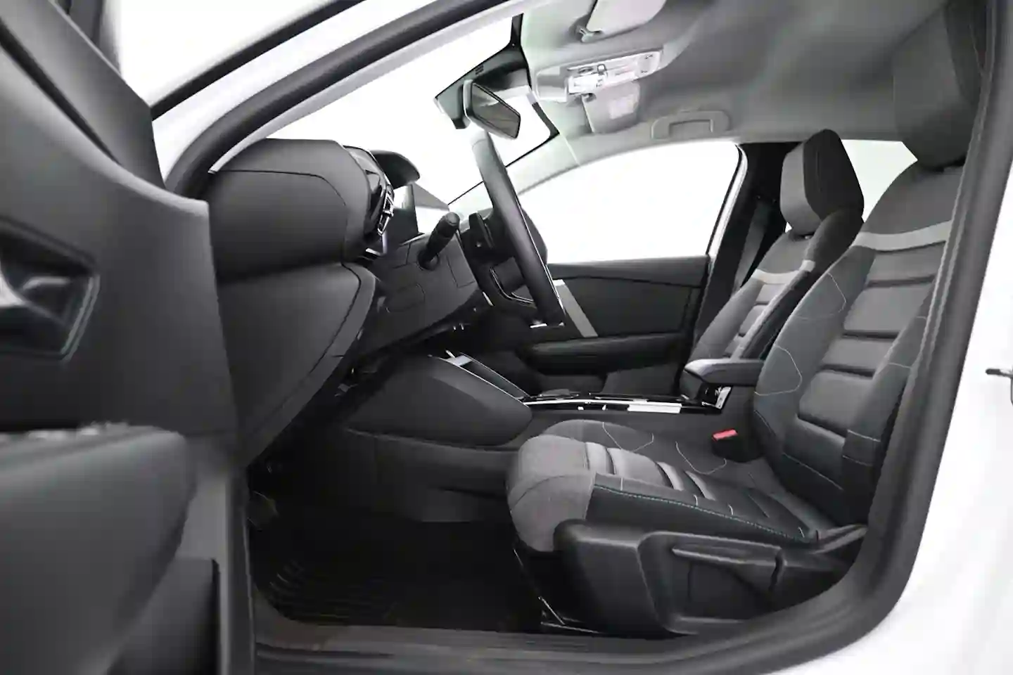 Car Image - 4Vmc8OE0AMLHzTmv4Z4aT7