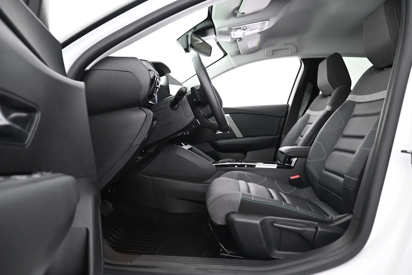 Car Image - 4Vmc8OE0AMLHzTmv4Z4aT7