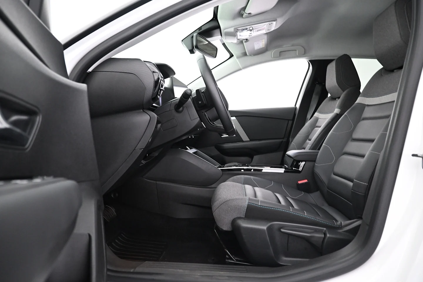 Car Image - 4Vmc8OE0AMLHzTmv4Z4aT7