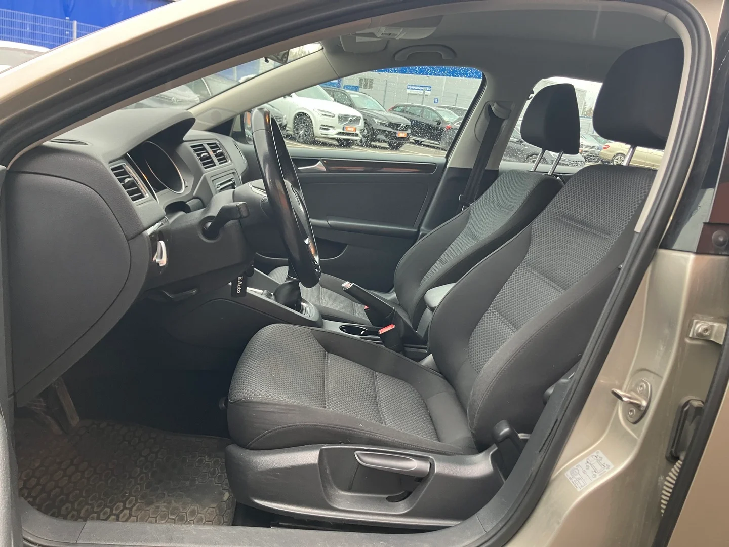 Car Image - 2od3WPM5BuW9l69aIXvPPF