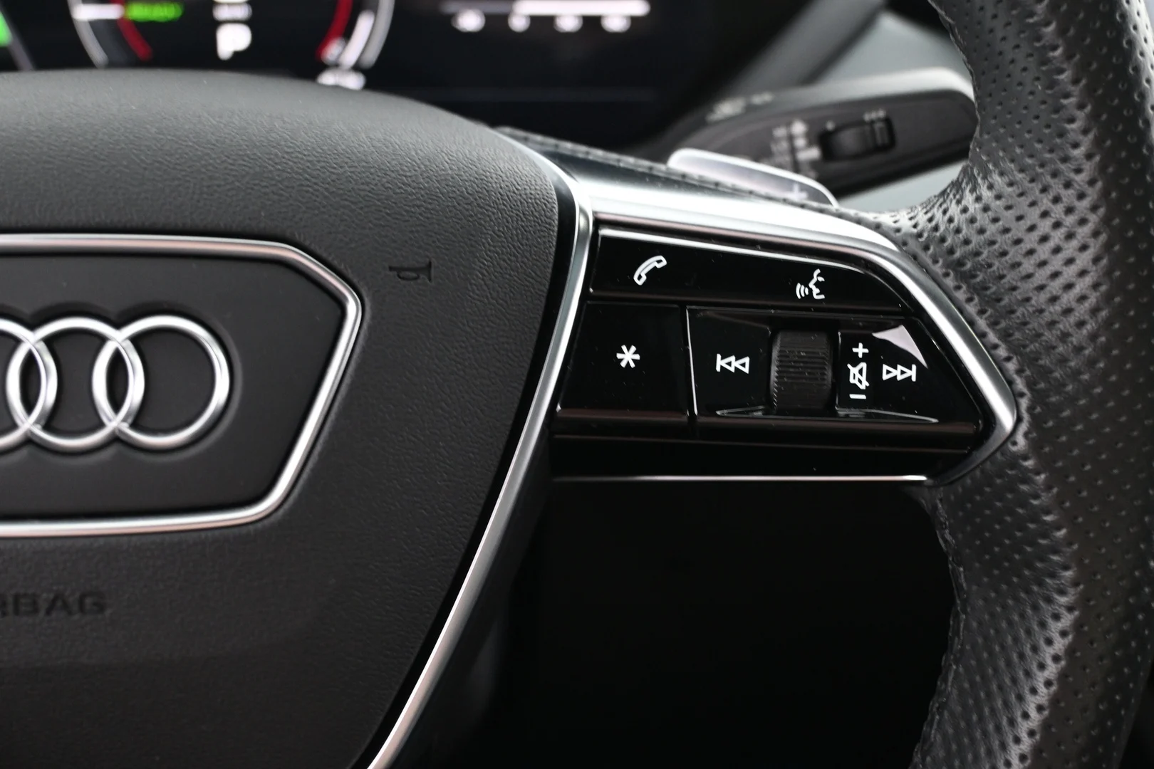 Car Image - 2Z1cQnCnTOl1jcjlDo9D9i