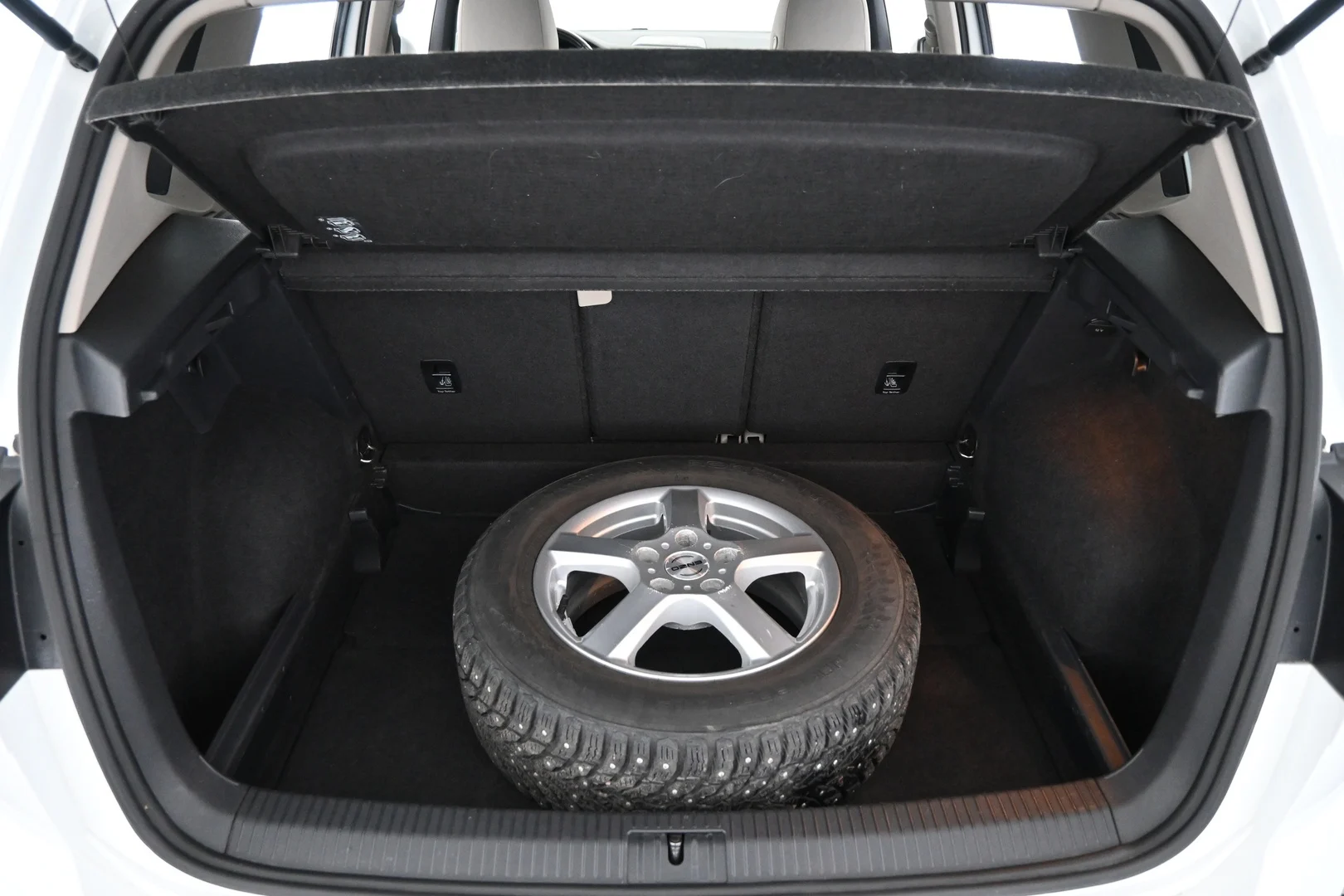 Car Image - 6TzFRlAxrUbICnKNZ7h26i