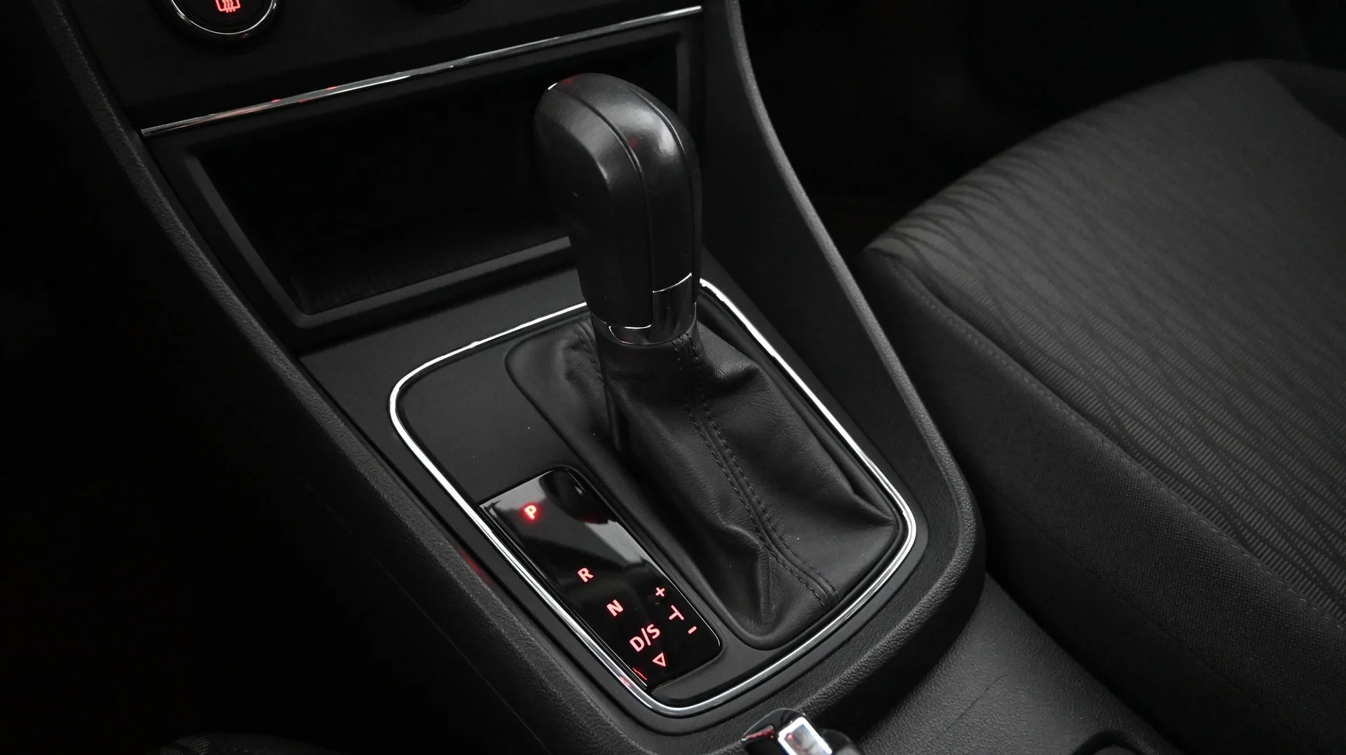 Car Image - 1kcvbpHymWlspUzw17biqL