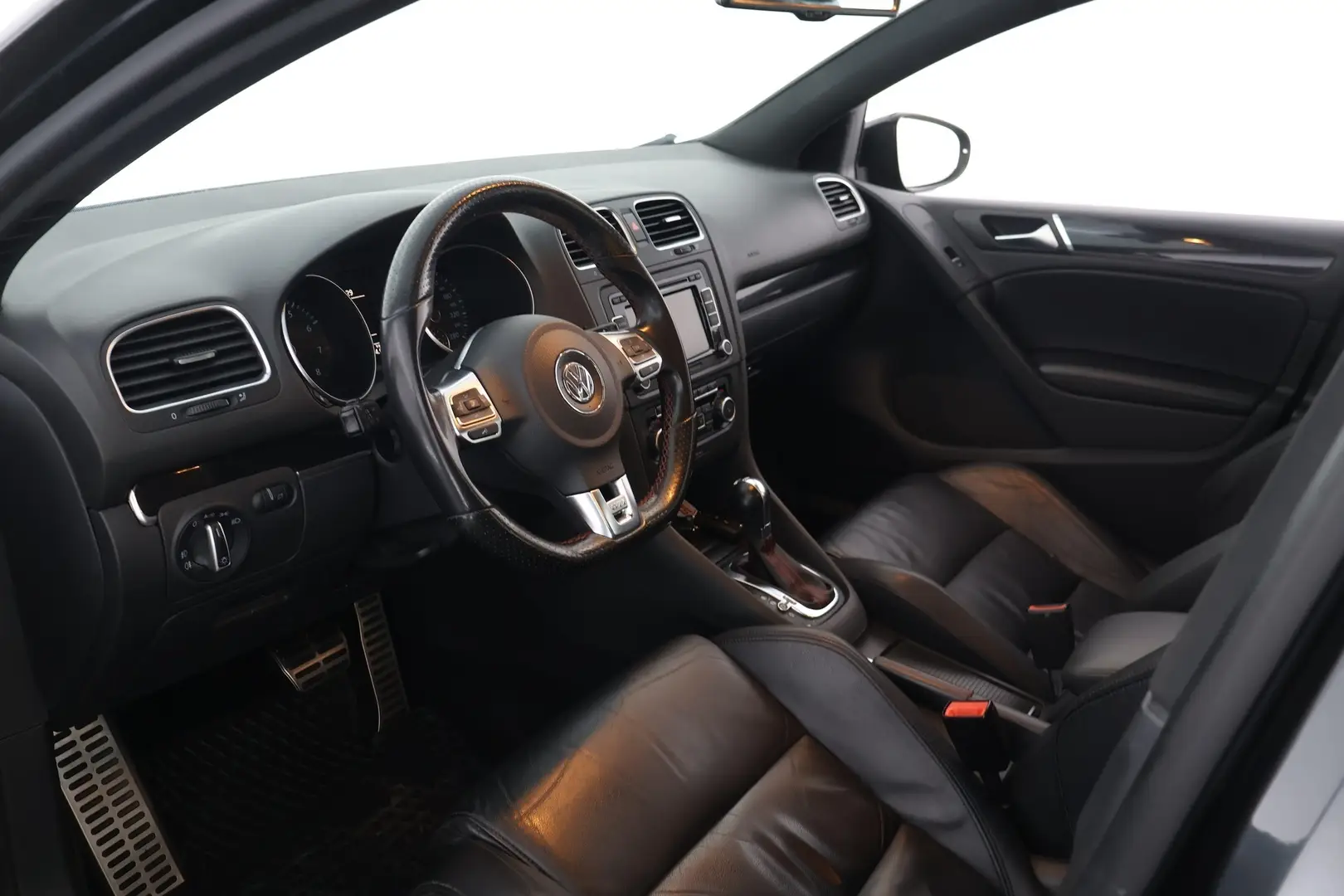Car Image - 39RWFtxfqNGxVJLRYmLmDo