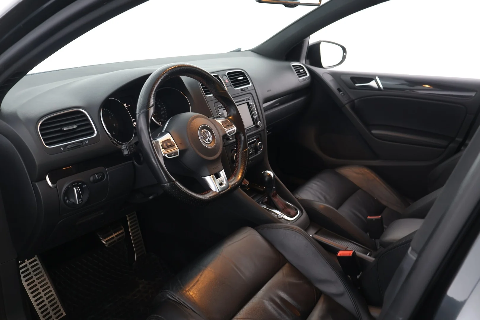 Car Image - 39RWFtxfqNGxVJLRYmLmDo