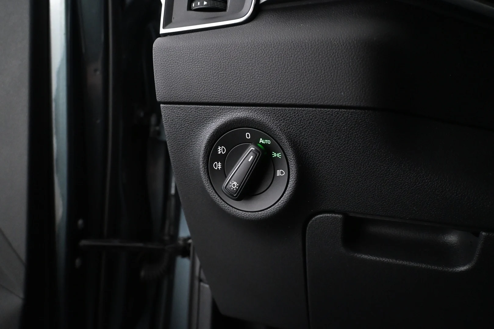 Car Image - 27ApwB9vBT6s1x1Sry2OyV