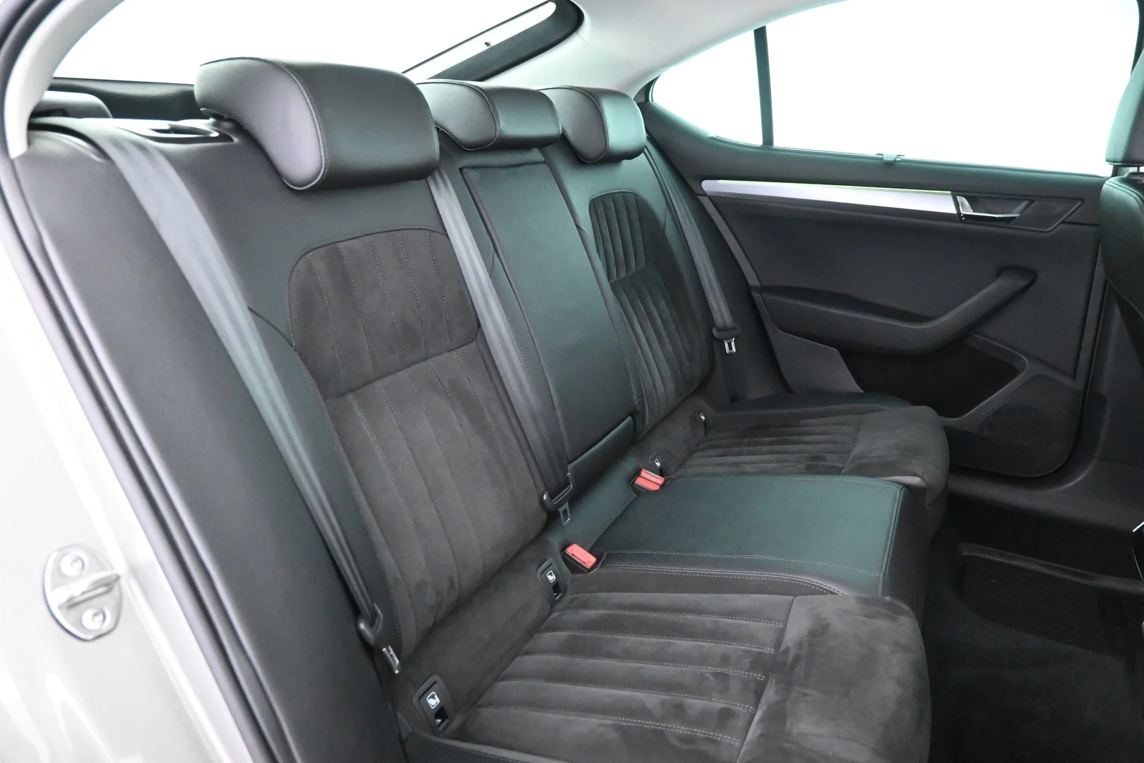 Car Image - 3rhcXen9Avu80hIdzkTKyM