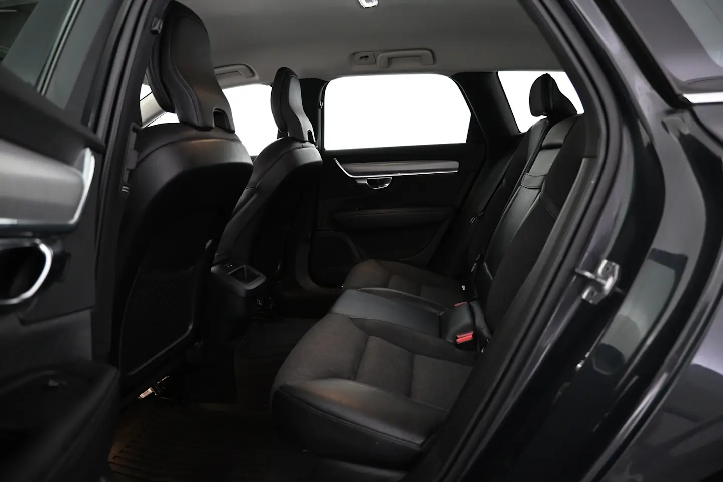 Car Image - L820pPvGrbNSfLDJ7YmVR