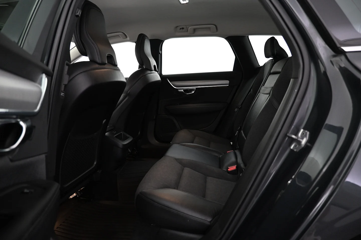 Car Image - L820pPvGrbNSfLDJ7YmVR