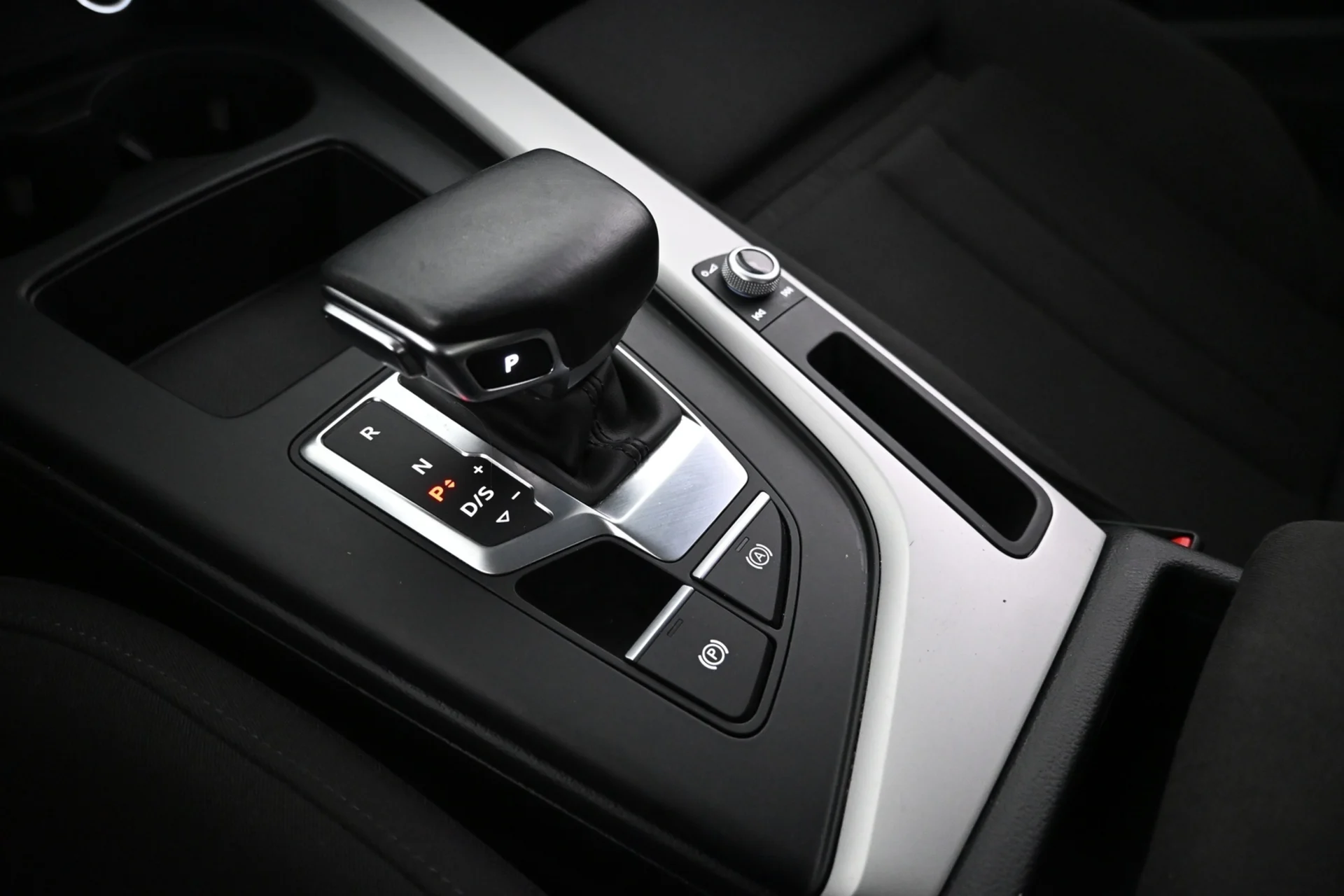 Car Image - 4JBB1tXMfyzzzG0c48Hqqy