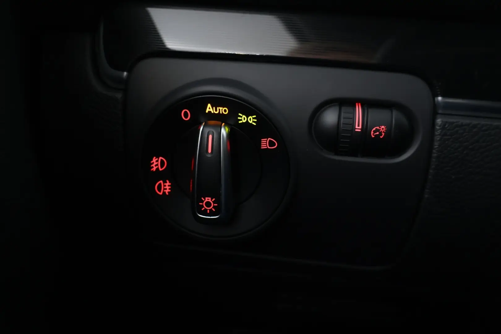 Car Image - 39RWFtxfqNGxVJLRYmLmDo