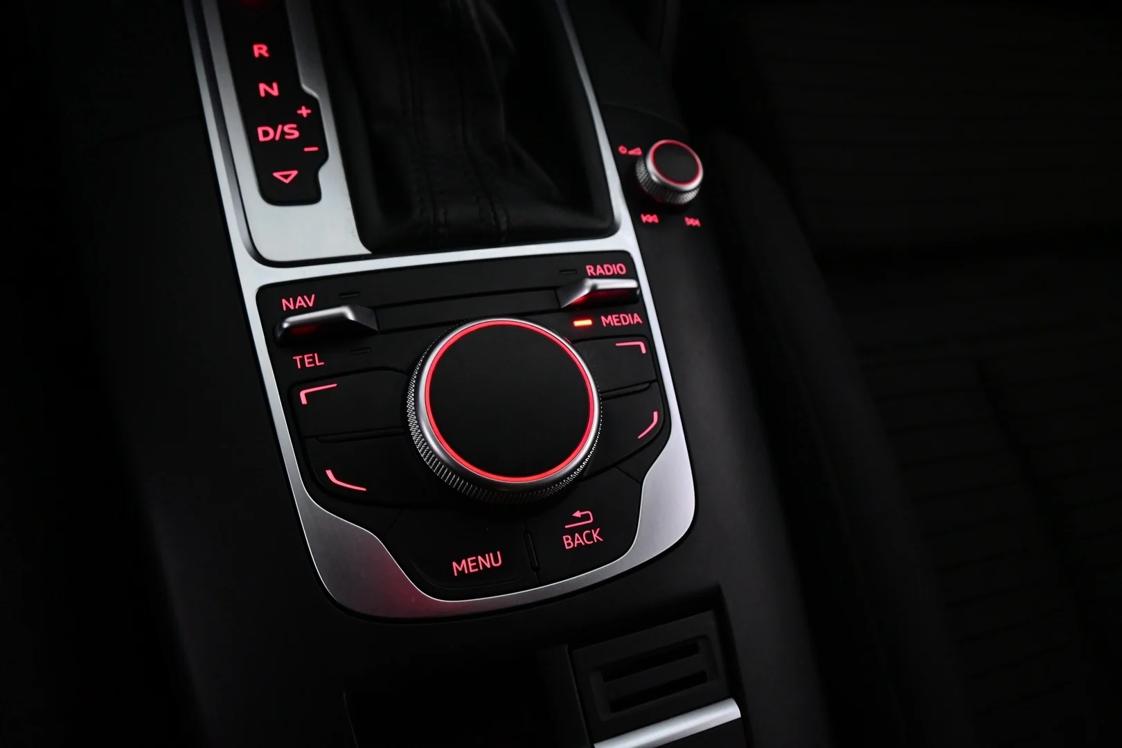 Car Image - fcLf4cOHPBOeLtnsmPOue