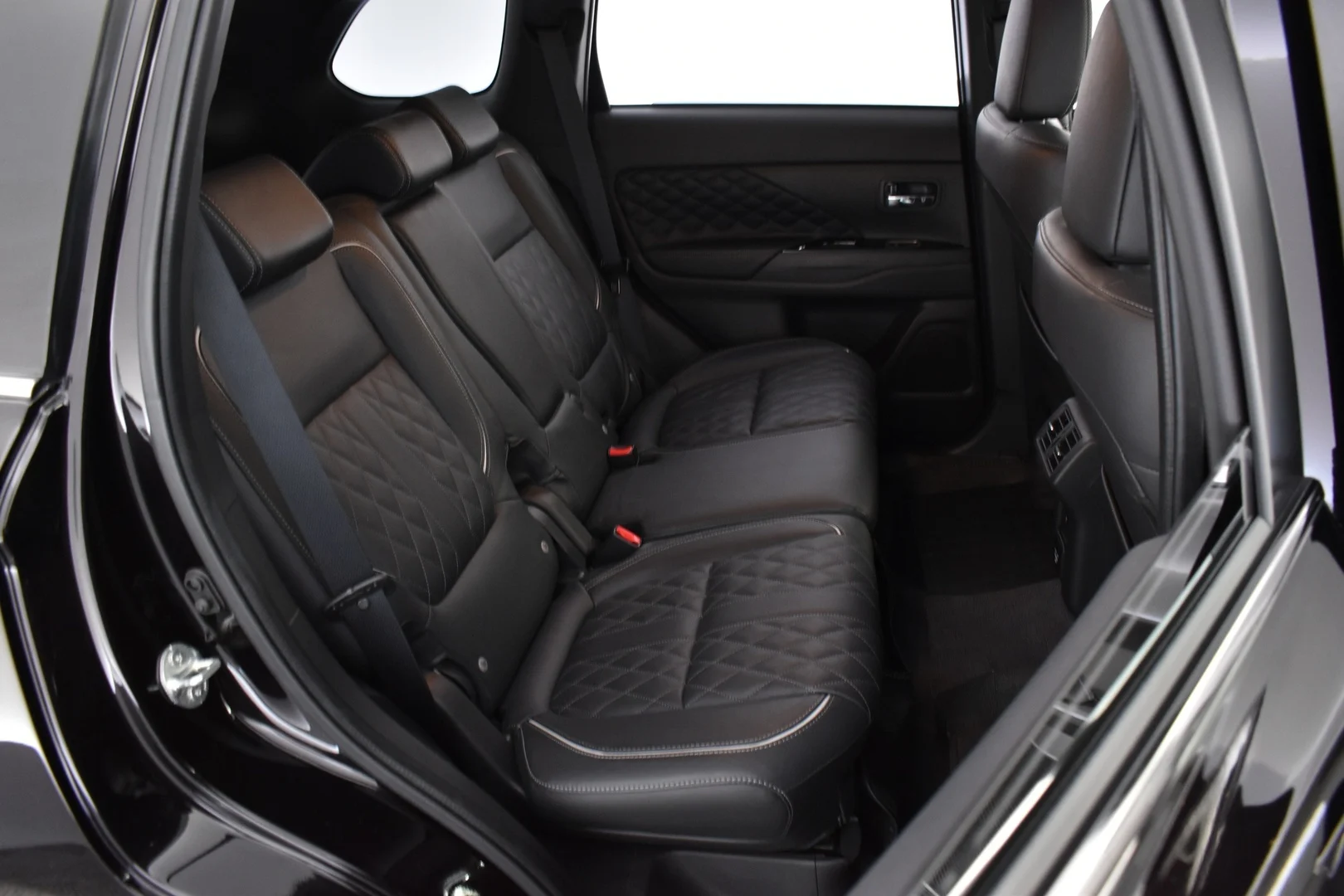 Car Image - 2b1e7xSCNIHoBlCJk9sUAz