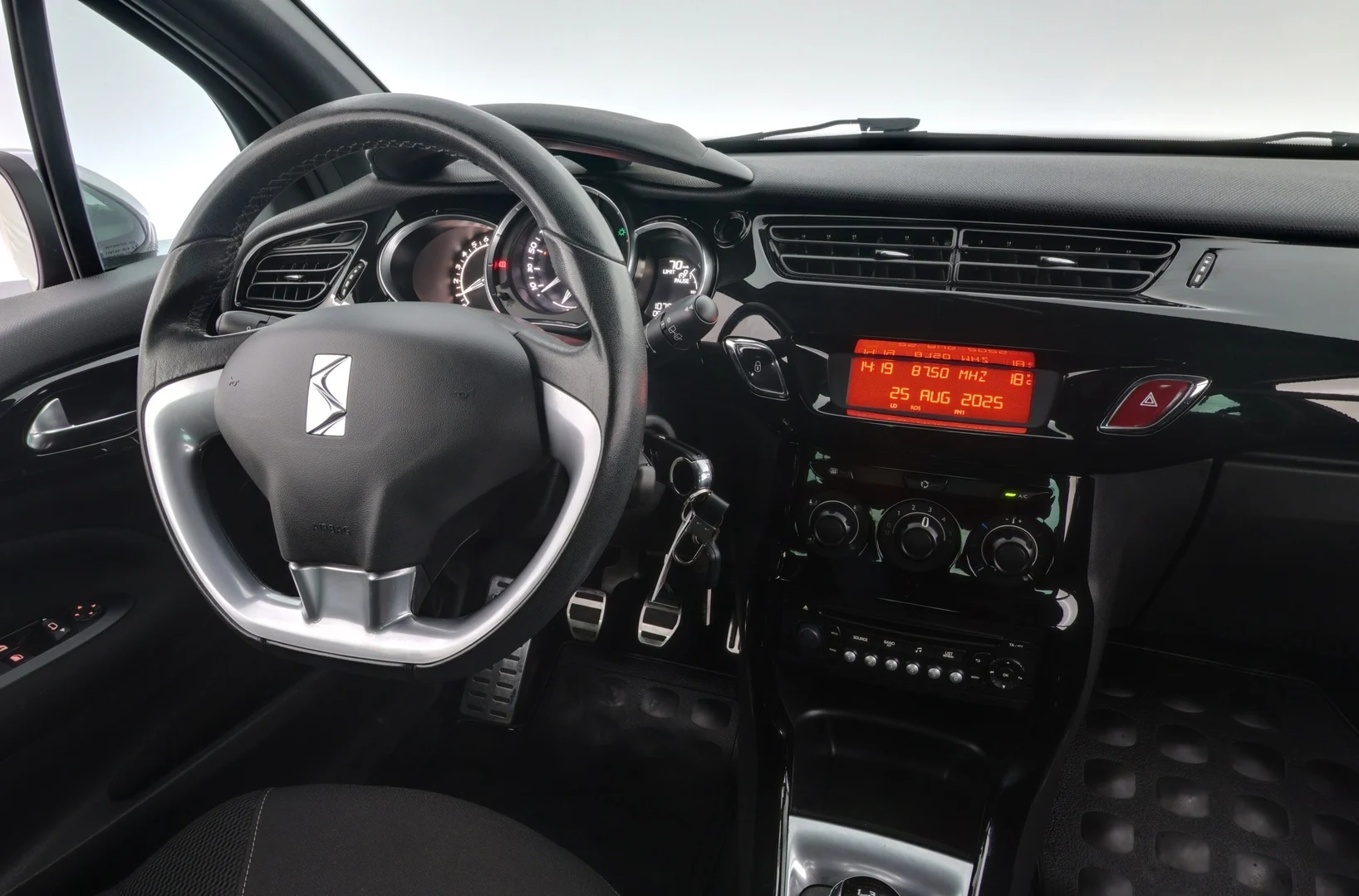 Car Image - 3w6xQmO213cVdpf5lVkqrz
