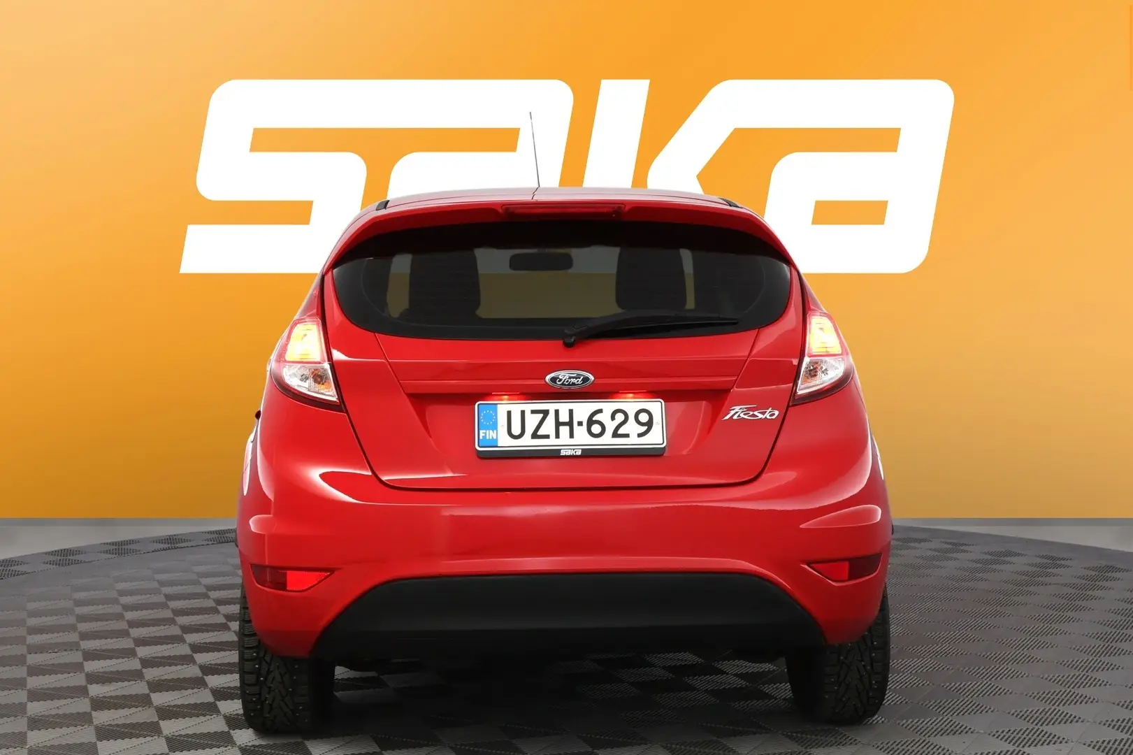 Car Image - 2010BCGeybzqKZFQK4cAA4