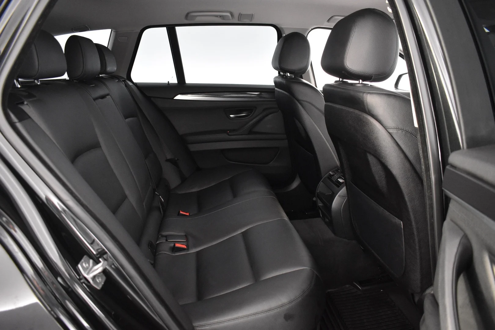 Car Image - 5uBizTbCeM5XzR7pkp2aJl