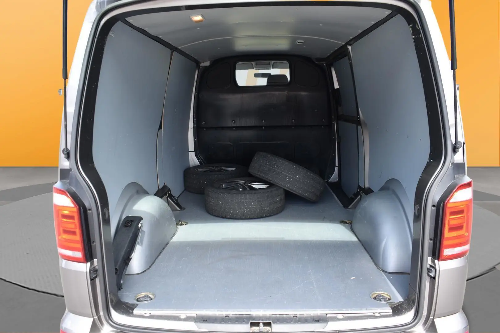 Car Image - 2NYKtJ78APxa5eJr89sRX2