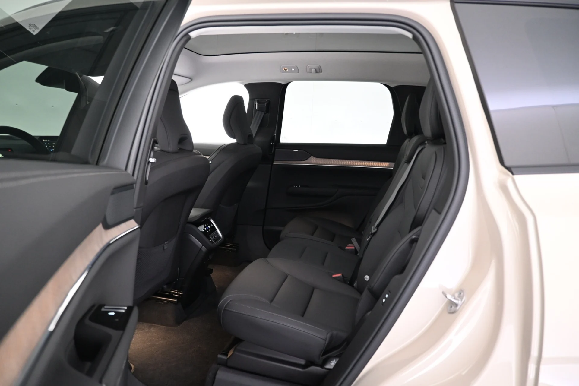 Car Image - 7qjEujmWjAhAIlL4S8YQjF