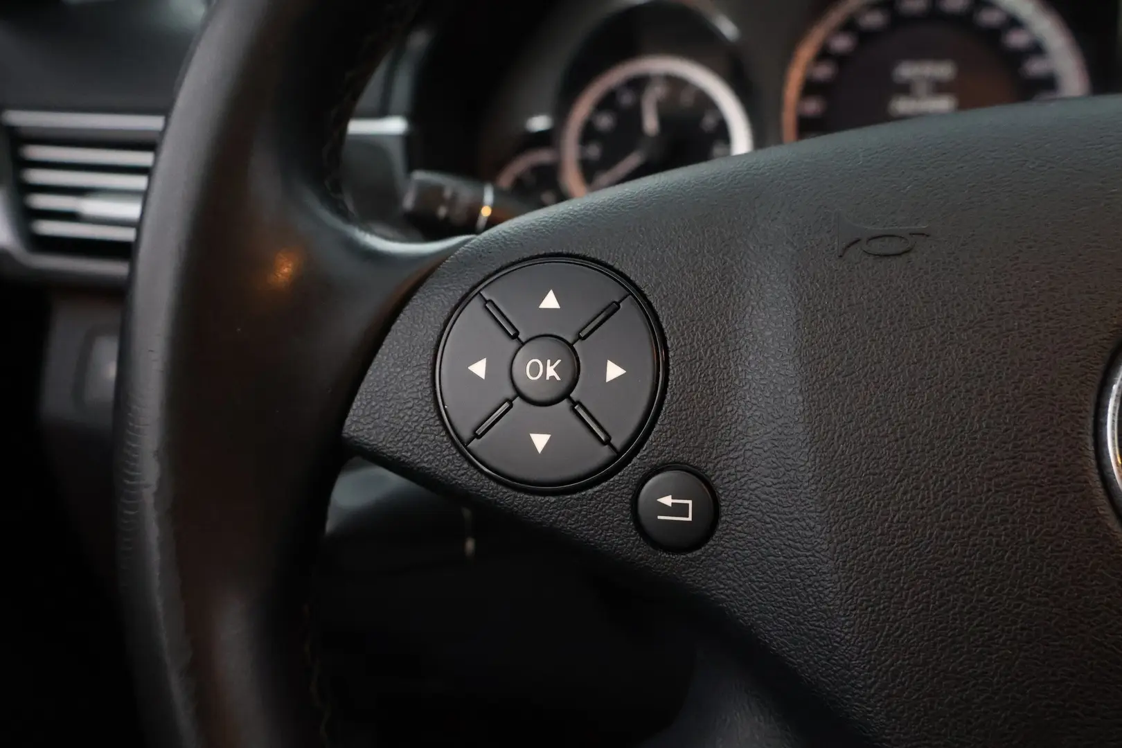 Car Image - 17skVpCT7MZ7DTuYORSpkM