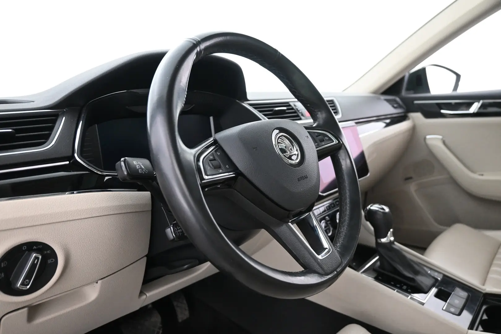 Car Image - 6K8lF71sVOpdb5AuCEpVXF