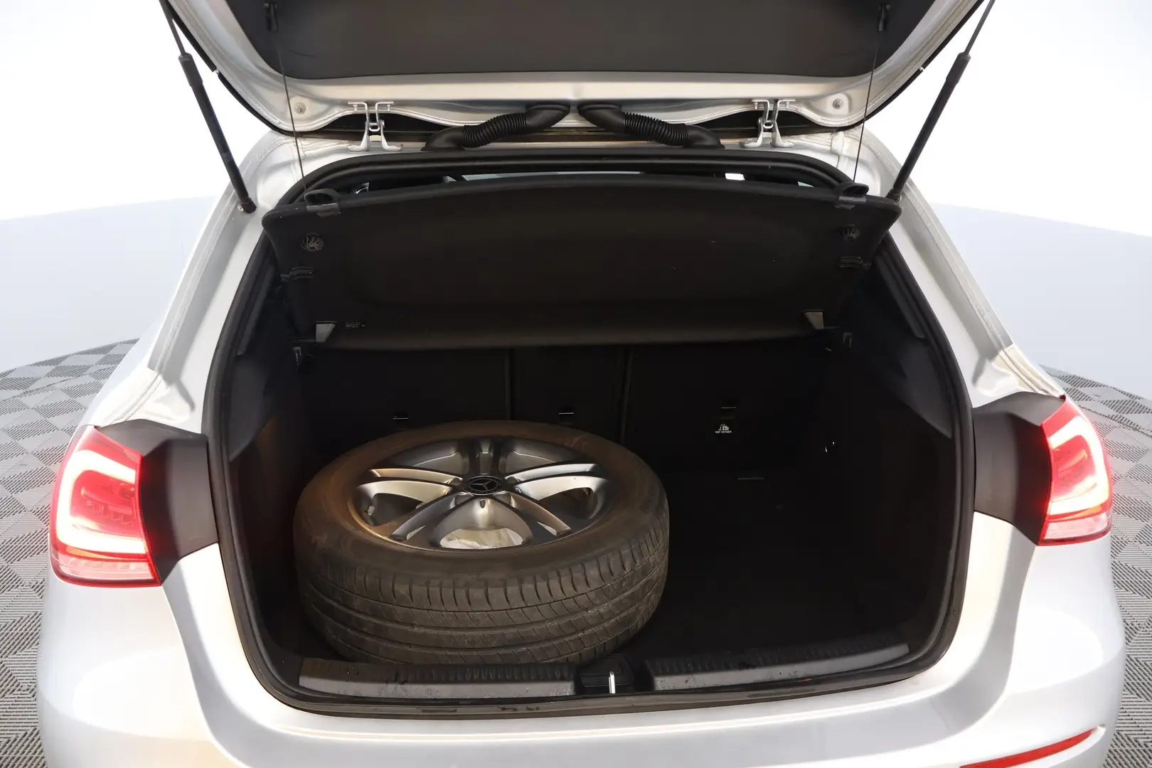 Car Image - pnSsbWm5YQi2TzRG9hQT7