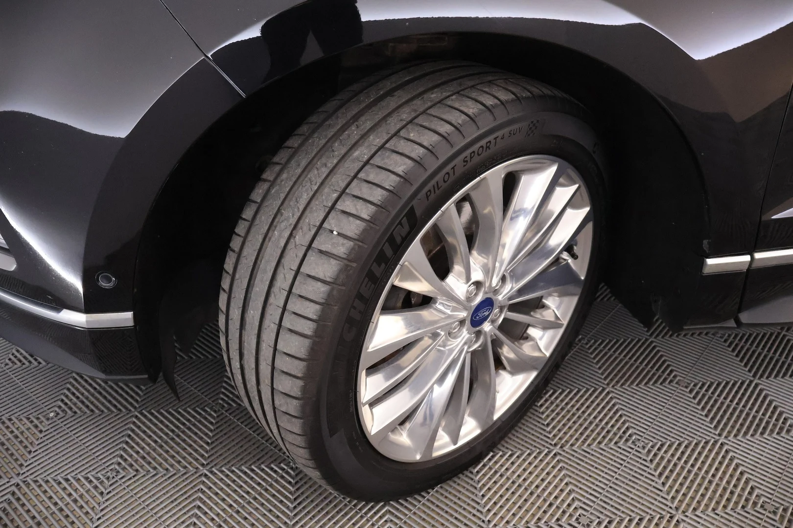 Car Image - 6BanZow4HyBW4yONkn7EnU