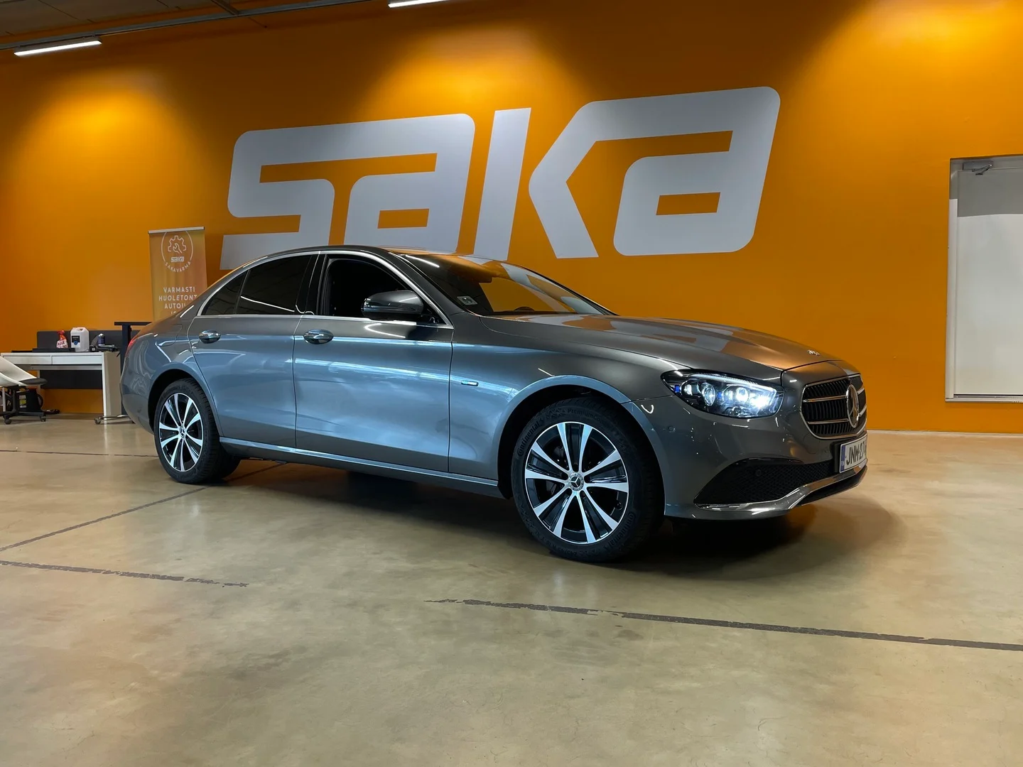 Car Image - 6dsheD4qdf7r1SccRR8xbn